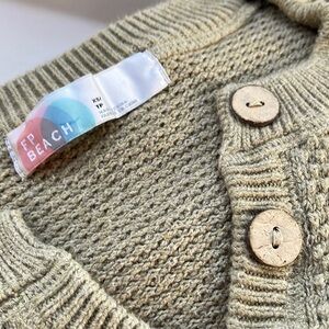 Free people set Hailee sweater in great condition! Tan color! Size XS